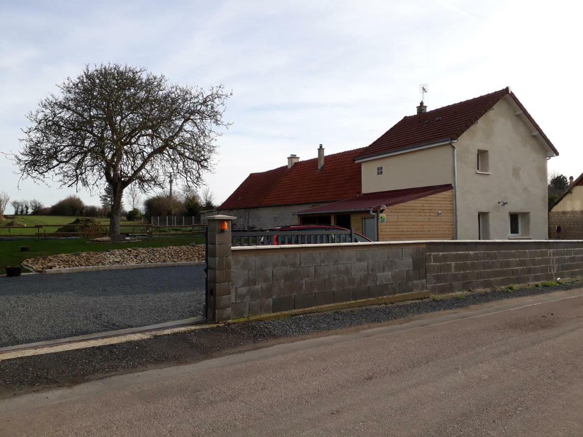 Gite " Le Vieux Noyer" Liesville-sur-Douve المظهر الخارجي الصورة