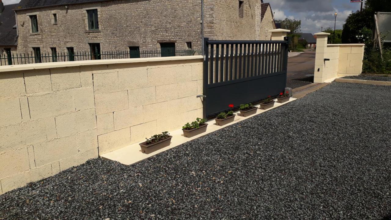 Gite " Le Vieux Noyer" Liesville-sur-Douve المظهر الخارجي الصورة